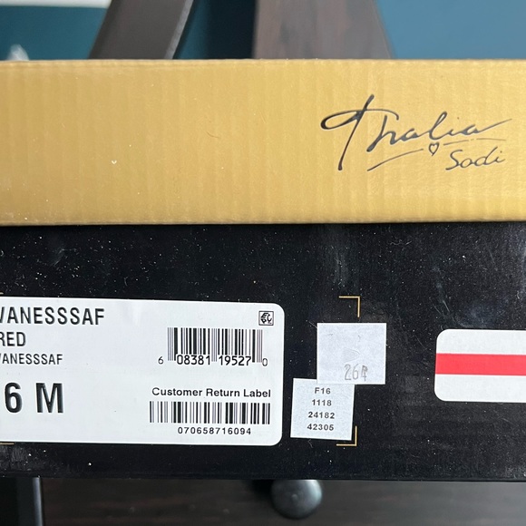 Thalia Sodi Vanessa Heart Charm Red Velvety Faux Suede Zip Back Heels Size 6 NIB - Picture 9 of 9